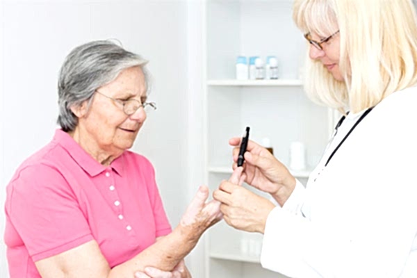 помощь больному с сахарным диабетом