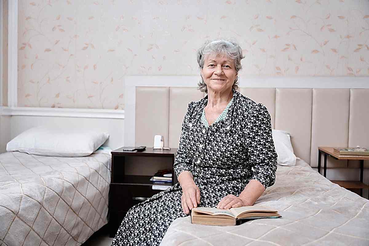 пожилая бабушка